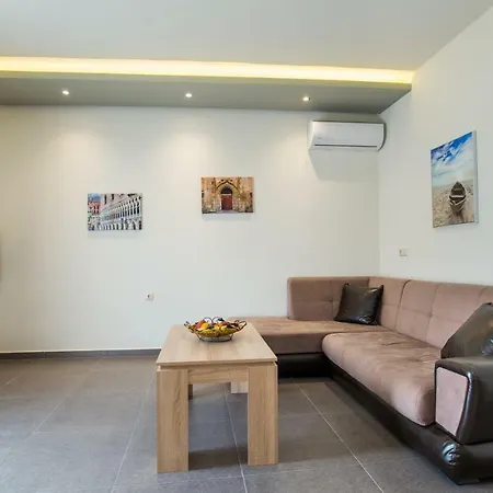 & Elisabeta Apartment *