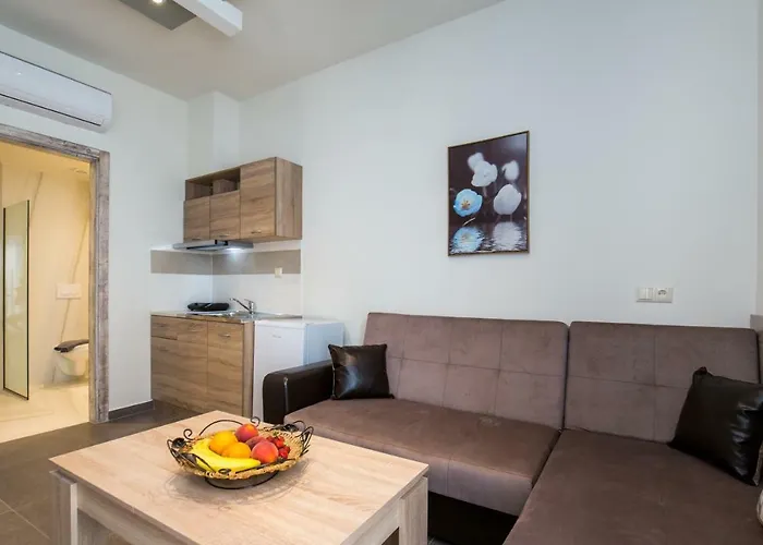 Apartment & Elisabeta *