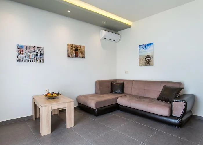 & Elisabeta Apartment