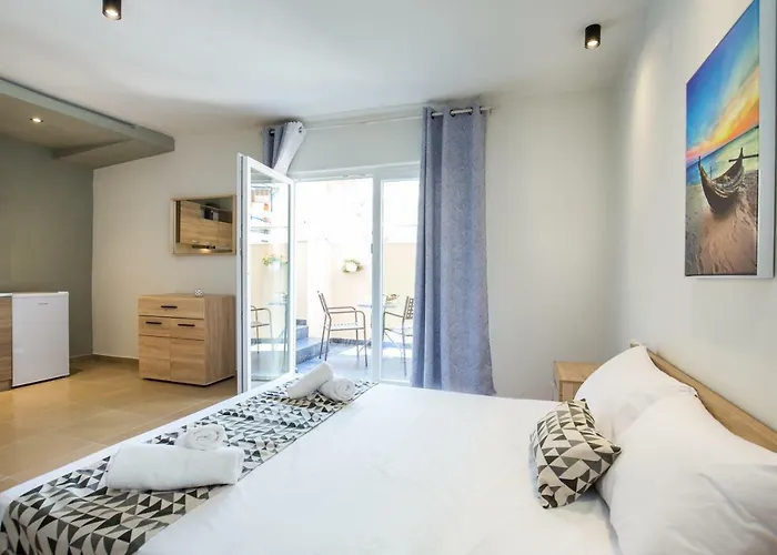 Apartament & Elisabeta *